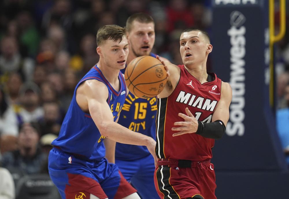 曼城再次展 曼城再次展